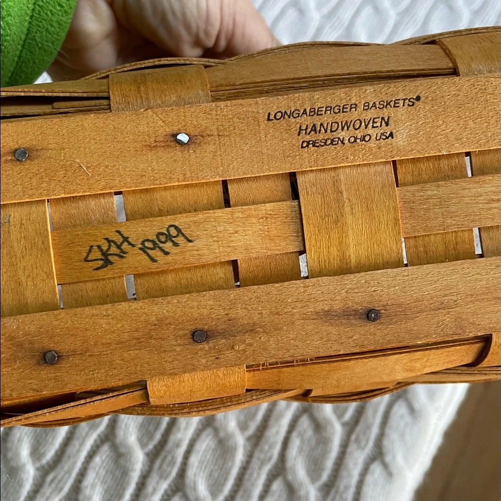 Longaberger Classic Candle Basket with plastic liner 1999 signed SKH.